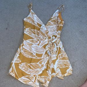 NWT white and yellow/gold romper w tie wrap